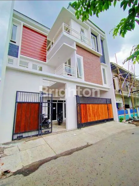 image RUMAH KOST EKSKLUSIF 3 LT ,20 KT 20 KM DEKAT KAMPUS + FURNISH HARGA TERMURAH DI KOTA MALANG (1)