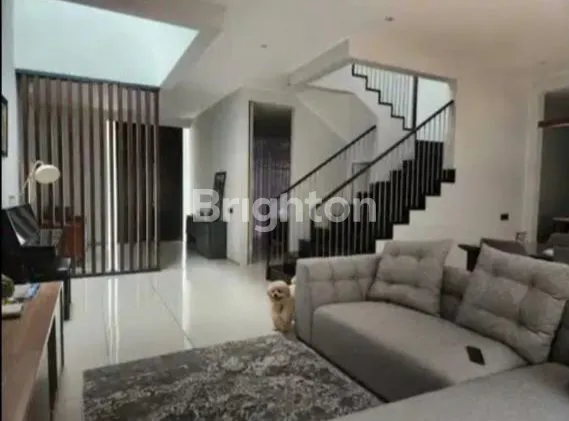 image RUMAH MEWAH BAGUSSS TERAWAT SIAP HUNI 2 LANTAI CITRALAND UTAMA ONEGATE SISTEM ROW JALAN 9 METER (4)