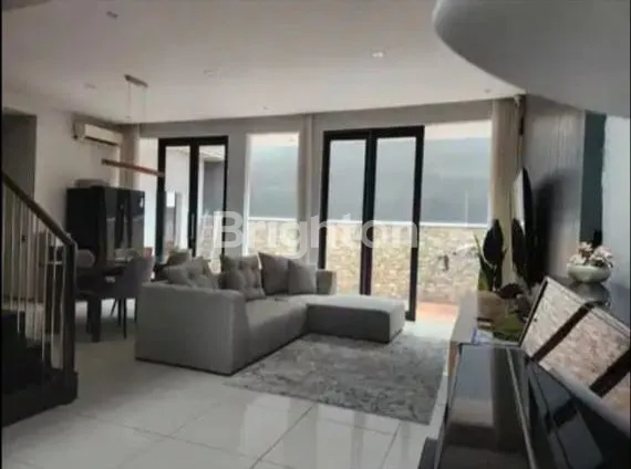 image RUMAH MEWAH BAGUSSS TERAWAT SIAP HUNI 2 LANTAI CITRALAND UTAMA ONEGATE SISTEM ROW JALAN 9 METER (5)