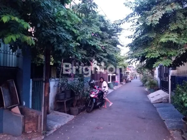 image JUAL CEPAT RUMAH TUA KAVLING DUREN SAWIT (3)