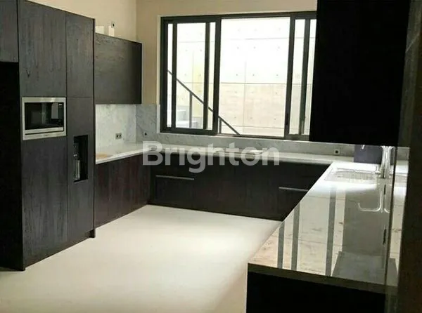 image RUMAH CITRALAND MEWAH ADA SWIMMING POOL DEKAT CLUBHOUSE, UNIVERSITAS CIPUTRA, JLLB (4)