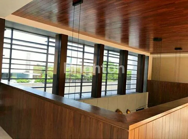 image RUMAH CITRALAND MEWAH ADA SWIMMING POOL DEKAT CLUBHOUSE, UNIVERSITAS CIPUTRA, JLLB (5)