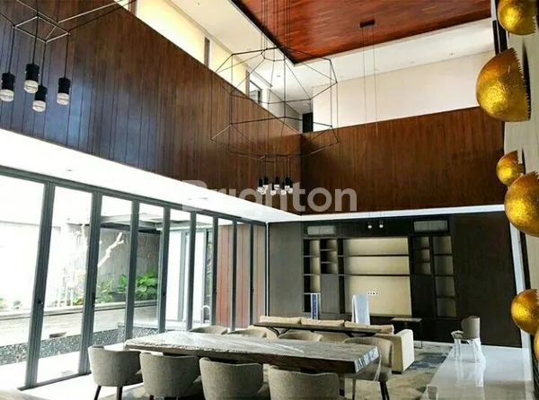 image RUMAH CITRALAND MEWAH ADA SWIMMING POOL DEKAT CLUBHOUSE, UNIVERSITAS CIPUTRA, JLLB (2)
