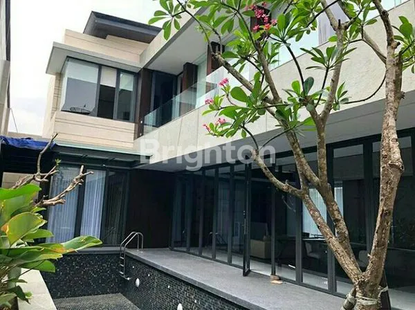 image RUMAH CITRALAND MEWAH ADA SWIMMING POOL DEKAT CLUBHOUSE, UNIVERSITAS CIPUTRA, JLLB (1)
