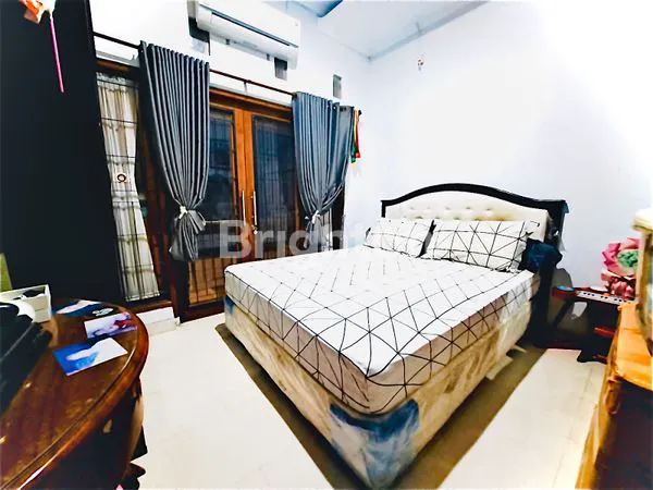 image RUMAH & RUKOST 2LT BERARSITEKTUR MINIMALIS DI JL KALIURANG YOGYAKARTA (8)