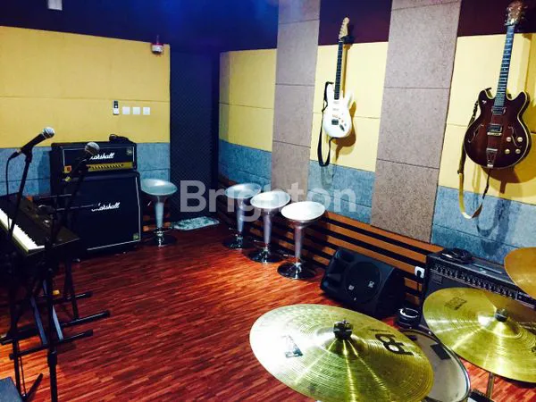 image RUMAH & RUKOST 2LT BERARSITEKTUR MINIMALIS DI JL KALIURANG YOGYAKARTA (3)