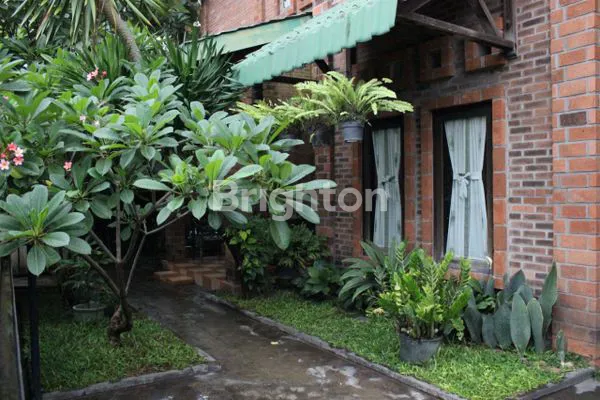 image RUMAH 2 LANTAI DENGAN BANGUNAN KLASIK SIAP HUNI (6)