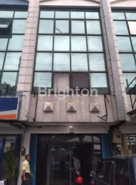 DIJUAL RUKO PINGGIR JALAN BISA DIPERUNTUKKAN UNTUK KANTOR DEKAT STASIUN MRT