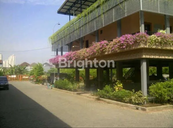 image RUMAH KOS LUAS DENGAN HALAMAN LUAS DI BULU JAYA (3)