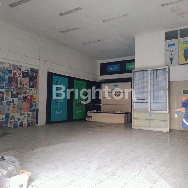 image DISEWAKAN TEMPAT USAHA COCOK BUAT DEALER MOTOR RODA DUA (2)