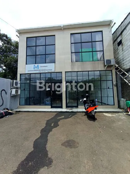 DUA BANGUNAN RUKO DI JL.  CIANGSANA