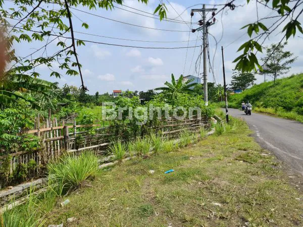 image TANAH PEKARANGAN, SIAP DIBANGUN , BISA UNTUK PERUMAHAN ATAU GUDANG, LEBAR DEPAN 15 METER, CUMA 200 METER DARI EXIT TOLL NGEMPLAK SOLO (2)