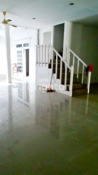 image RUMAH SEKALIGUS KANTOR, LOKASI STRATEGIS, DAERAH TEBET, JAKARTA SELATAN (8)