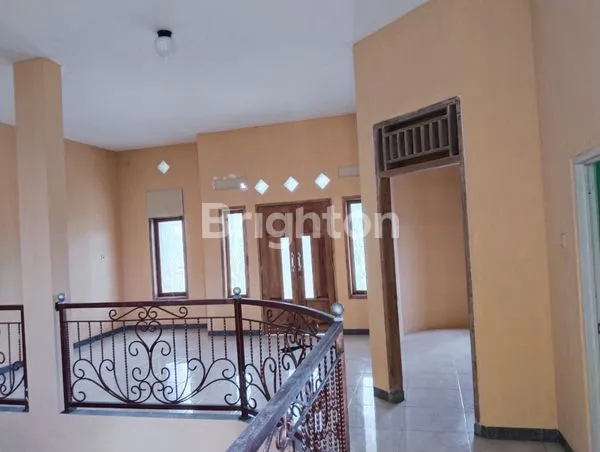 image HUNIAN MEWAH DESIGN CLASIC 2 LANTAI TENGAH KOTA SIDOARJO (3)