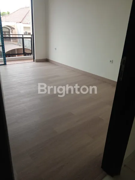 image WISATA BUKIT MAS MINIMALIS MODERN BARU GRESS SIAP HUNI DENGAN SMARTDOOR LOCK (3)