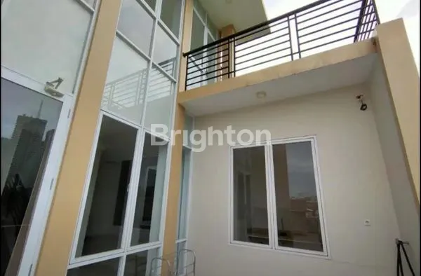 image RUMAH BAGUS 3 LANTAI DI TAMAN MERUYA ILIR KEBON JERUK JAKARTA BARAT  (3)