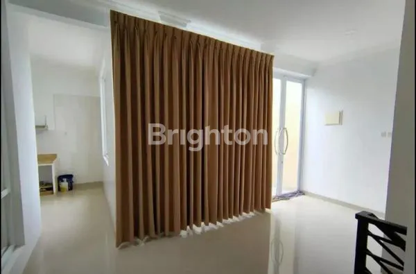 image RUMAH BAGUS 3 LANTAI DI TAMAN MERUYA ILIR KEBON JERUK JAKARTA BARAT  (6)