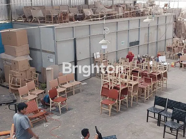 GUDANG SEKALIGUS PABRIK MEBEL BESERTA MESIN - MESINNYA DI JEPARA