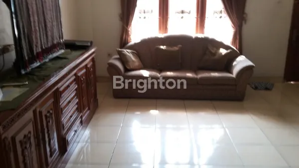 image RUMAH 2 LANTAI DI KOMPLEK BILLY&MOON DENGAN HALAMAN LUAS (3)