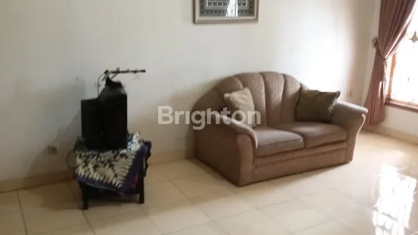 image RUMAH 2 LANTAI DI KOMPLEK BILLY&MOON DENGAN HALAMAN LUAS (5)