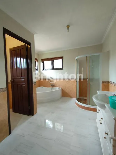 image BALIKPAPAN, RUMAH MEWAH SEPERTI DI AUSIE (Y582) (6)