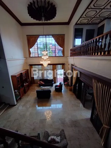 image RUMAH MEWAH 2 LT DENGAN PLAFON YANG INDAH DI SAYAP SETIABUDI (4)