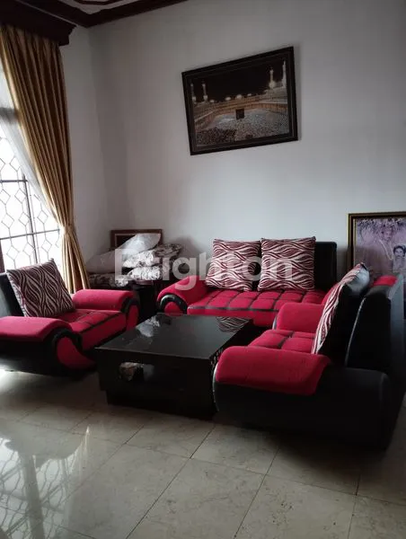 image RUMAH MEWAH 2 LT DENGAN PLAFON YANG INDAH DI SAYAP SETIABUDI (5)