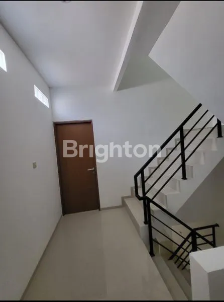 image RUMAH BARU JELAMBAR SIAP HUNI 3 LANTAI (4)