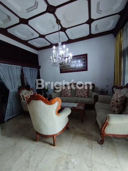 image RUMAH MEWAH 2 LT DENGAN PLAFON YANG INDAH DI SAYAP SETIABUDI (3)