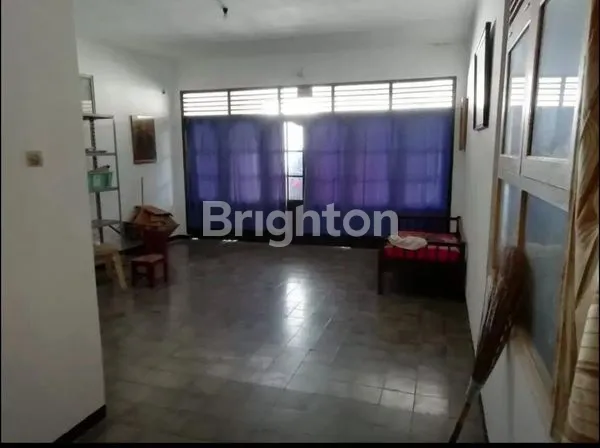 image RUMAH COCOK UNTUK USAHA DI LOKASI STRATEGIS DEKAT KAMPUS (2)