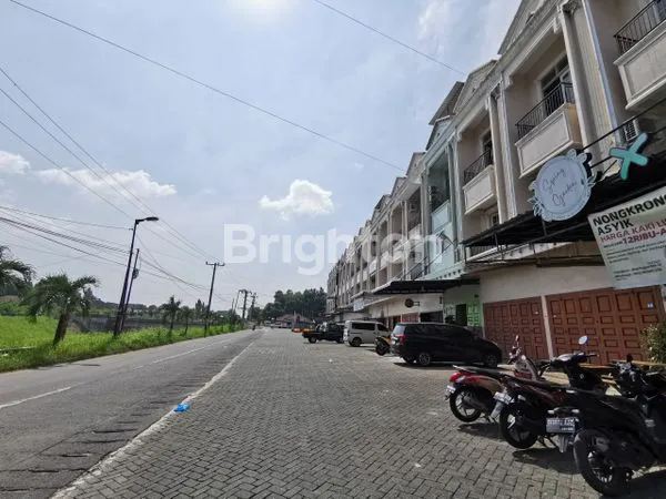 image RUKO PEKARANGAN LUAS HADAP KANAL (4)