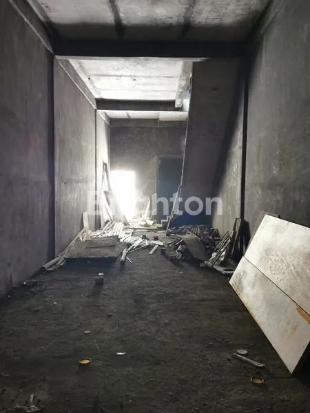 image RUKO PEKARANGAN LUAS HADAP KANAL (6)