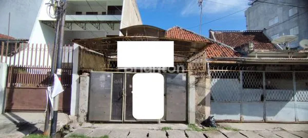 RUMAH KRUKUT BELAKANG GAJAHMADA