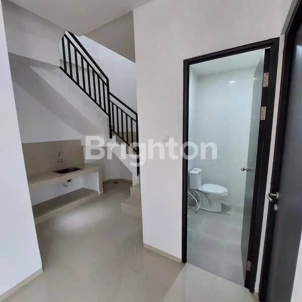 image RUMAH SIAP HUNI 2 LANTAI SEMI FURNISH DEKAT KAMPUS ITS, MERR (3)