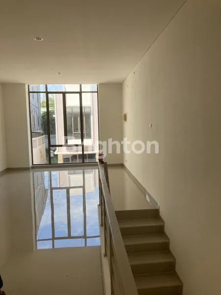 image RUKO BAVARIA PARAMOUNT SERPONG (2)