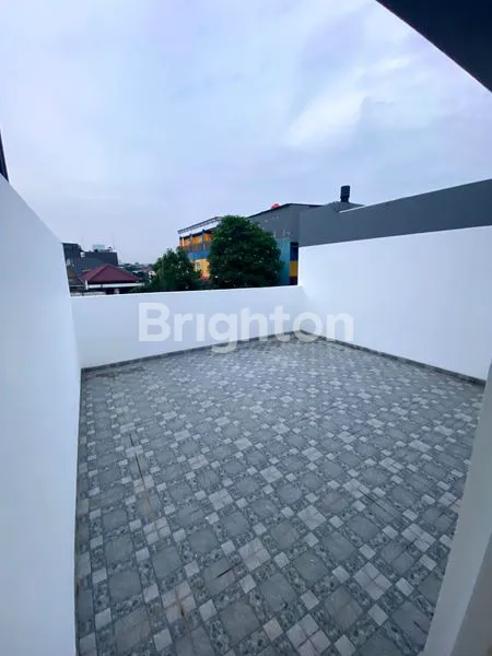 image RUMAH BARU DIBANGUN, TANJUNG DUREN SELATAN, UK. 3,5 X 21 M2, 3 LANTAI, HADAP SELATAN, CARPORT 2 MOBIL BESAR, DEKAT TOL, PASAR KOPRO, SEKOLAH UMUM, ROW 2 MOBIL, BEBAS BANJIR, HARGA MSH NEGO (7)