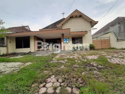 image RUMAH DI BURING KLOJEN MALANG (2)
