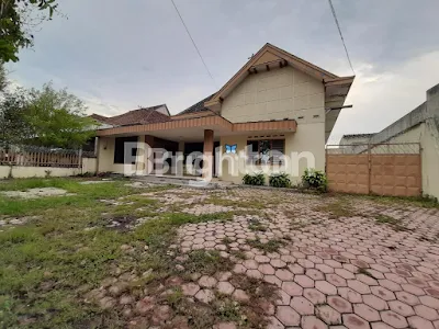 image RUMAH DI BURING KLOJEN MALANG (1)