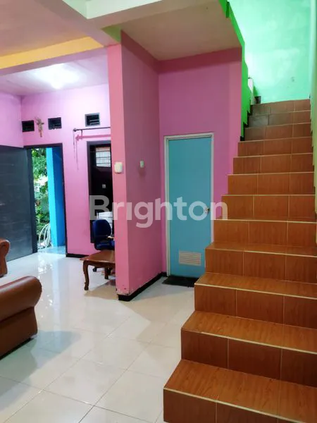 image RUMAH POSISI HOOK AREA LOWOKWARU, LINGKUNGAN ASRI. SAMPING RUMAH MASIH ADA LAHAN KOSONG CUKUP LUAS. BISA UNTUK USAHA (5)