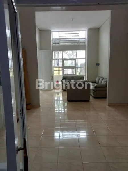 image RUMAH MINIMALIS SECOND TERAWAT DI PERUMAHAN  SIDOARJO (2)