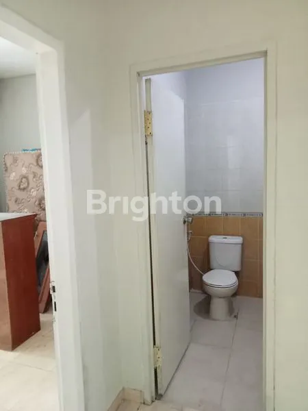 image RUMAH MINIMALIS SECOND TERAWAT DI PERUMAHAN  SIDOARJO (8)