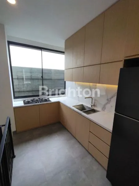 image RUMAH MEWAH 3 LANTAI DENGAN LIFT & FULL MARBLE IMPORT, CLUSTER TRESOR, PUSAT BSD CITY, TANGERANG (7)