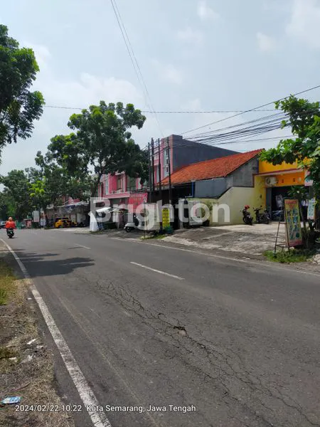 image TURUN HARGA RUMAH DAN RUKO BUTUH CEPAT DIJUAL, BAGUS UNTUK USAHA DAN AREA PARKIR LUAS , LOKASI DI SAMBIROTO SEMARANG (2)