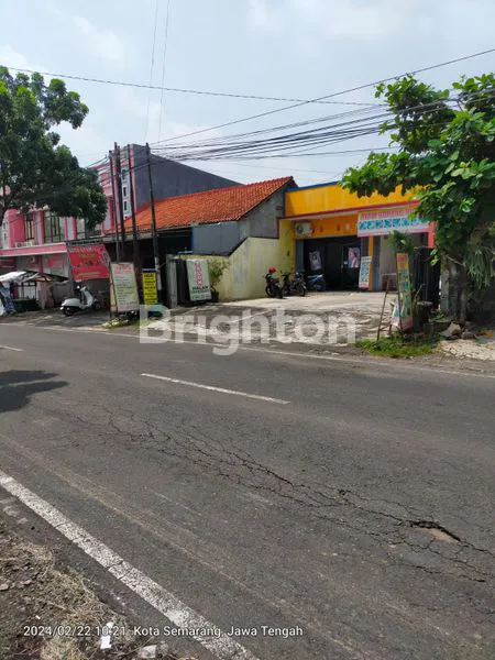 image TURUN HARGA RUMAH DAN RUKO BUTUH CEPAT DIJUAL, BAGUS UNTUK USAHA DAN AREA PARKIR LUAS , LOKASI DI SAMBIROTO SEMARANG (1)