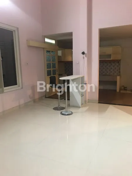 image RUMAH HOOK 2 LANTAI FULL FURNISHED DEKAT TOL SATELIT CIPUTRA WORLD PAKUWON MALL MAYJEND SUNGKONO HR MUHAMMAD (8)