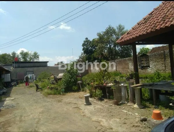 image TANAH DIJUAL, AKSES MOBIL, LOKASI TENGAH KOTA, LEBAR MUKA 12 M, BONUS BANGUNAN. (1)