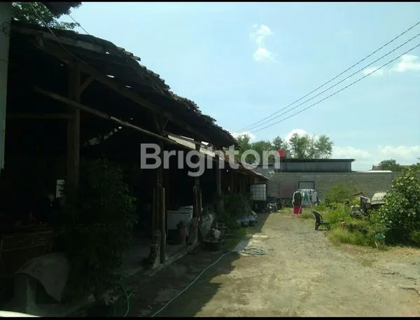 image TANAH DIJUAL, AKSES MOBIL, LOKASI TENGAH KOTA, LEBAR MUKA 12 M, BONUS BANGUNAN. (2)