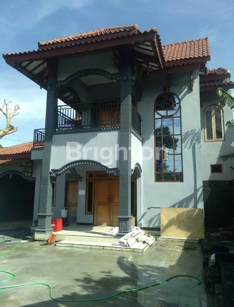 image RUMAH MEWAH 2 LANTAI,   BANGUNAN BARU, SIAP HUNI,STRATEGIS  LOKASI TENGAH KOTA, AKSES MOBIL. HARGA NEGO. (1)