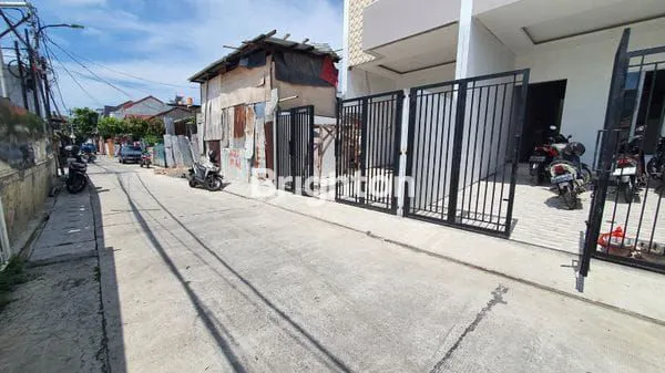 image RUMAH BARU 3 LANTAI DI DURI KEPA, DEKAT TANJUNG DUREN, JAKARTA BARAT (2)