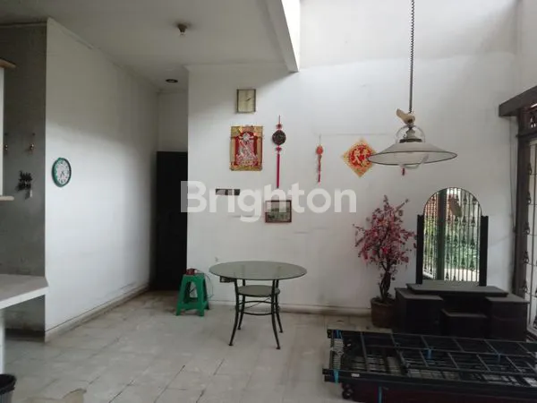 image RUMAH TUA 2 LANTAI HITUNG TANAH JARANG ADA (3)